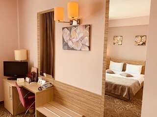 Отель RIN Central Hotel Бухарест Стандартный двухместный номер с 2 отдельными кроватями-1