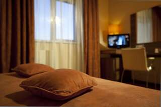 Отель RIN Central Hotel Бухарест Стандартный двухместный номер с 2 отдельными кроватями-8
