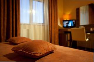 Отель RIN Central Hotel Бухарест Стандартный двухместный номер с 2 отдельными кроватями-16