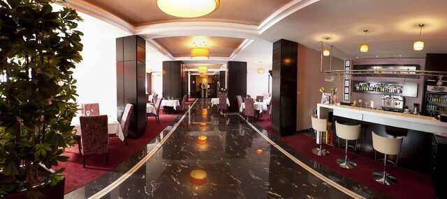 Отель RIN Central Hotel Бухарест-12